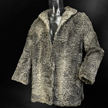 歐洲品牌 CIVIDINI 灰綠色渲染V領針外套    原價27700   特價 7800 歷史價格詳細信息