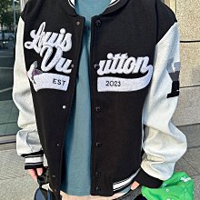 LV  重磅來襲啦新款達芙妮，中古風帶點隨性慵懶的感覺老有範了，容量也大，背上超級飒~ 尺寸28×20×11 歷史價格詳細信息