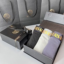 VERSACE范思哲 2024春夏新款歐洲專柜爆款 頂級GW款 時尚名星網紅款休閑短袖T恤（微闊版）尺碼：M~3XL(115～斤可 NO15691 歷史價格詳細信息