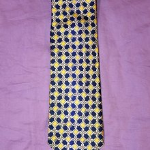 Fendi 義大利真品 大人氣款， 超美 方頭設計  女款 貝殼石 造型夏季涼鞋，氣質優雅 低跟涼鞋， 中根4cm左右，五折賣 歷史價格詳細信息