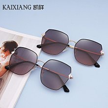 網紅同款太陽能小和尚汽車擺件點頭敲木魚公仔禪意車載內飾品 歷史價格詳細信息