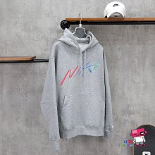 球鞋補習班 NIKE NSW T-SHIRT 塗鴉 白色 深藍LOGO 棉質 短袖 TEE 男女 DR7810-100 歷史價格詳細信息