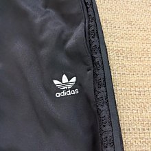 adidas 女生黑色縮口棉褲 六分褲 七分運動褲 M號 歷史價格詳細信息