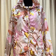 Prada 風衣 外套 夾克，都市通勤商務休閒款，經典大火的長紅條系列，簡潔百搭有內涵和實用性兼備的一款 ，整體版型精緻立體 歷史價格詳細信息