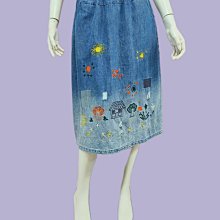 國內設計師~(TAKE ROOT紮根)，2023春夏，擺抽鬚袋貼笑臉牛仔及膝裙，現貨09~* 歷史價格詳細信息