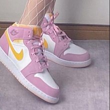 AIR JORDAN 1 MID AJ1 Digital 復古 中幫 粉綠紅 運動 籃球鞋 555112-102 女款 歷史價格詳細信息