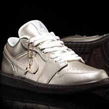 Nike Wmns Air Jordan 1 Low SE HM3706-141 女 休閒鞋 經典 狗狗掌印 粉藍 歷史價格詳細信息