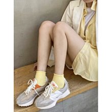 New Balance 奶茶色 抽繩 防潑水 尼龍 連帽外套 女款 H6262【新竹皇家AWJ33314 BE】 歷史價格詳細信息