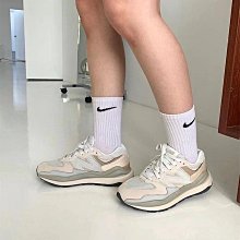 【BETOO潮鞋】New Balance Warped Runner米色 米白 米灰 男女同款跑鞋 UWRPDMOB 歷史價格詳細信息