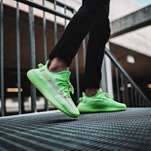 adidas Yeezy Boost 350 V2 Glow in the Dark 夜光綠  EG5293慢跑鞋【ADIDAS x NIKE】 歷史價格詳細信息