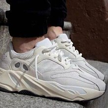 【小熊海外購】Adidas YEEZY BOOST 700 V2 “STATIC”白灰 3M反光 厚底 增高 耐磨 慢跑 歷史價格詳細信息