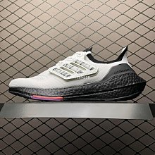 Adidas Ultra Boost UB22 黑白 緩震運動慢跑鞋 超強彈力 男女鞋【ADIDAS x NIKE】 歷史價格詳細信息