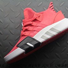 Adidas 紅+白色單斜肩背包,底寬度27*11cm,高度31cm,有使用痕跡.出清大降價 歷史價格詳細信息