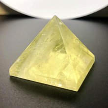 天然黃水晶柱擺件/ 純桔黃色/ 淨重70.0公克/ 成色佳、清透亮，具藍針（柱尖有藍光）現象；附高檔珠寶盒（如圖）。《珠寶雕刻專業認證》。 歷史價格詳細信息