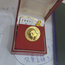 朋友收藏很久全新的湘綉圍巾  伊飛湘綉粉紅色長126寬36公分可以當圍巾。綉的很漂亮仔細500元。二手多少有痕跡介意勿擾 歷史價格詳細信息