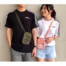 現貨熱銷-Adidas 三葉草 短T 短袖 上衣 白 白色 小Logo 花 鬱金香 手拿花 FL4066 三條線 歷史價格詳細信息