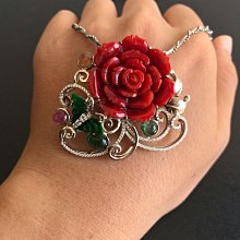 碧璽兩戴款玫瑰耳釘冰激凌色系的碧璽耳釘，耳釘是紅綠糖心蛋面，墜子墜子部分是粉色和蘋果綠玫瑰 歷史價格詳細信息