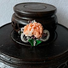 碧璽兩戴款玫瑰耳釘冰激凌色系的碧璽耳釘，耳釘是紅綠糖心蛋面，墜子墜子部分是粉色和蘋果綠玫瑰 歷史價格詳細信息