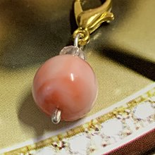 天然阿卡牛血紅珊瑚原枝吊墜 規格26.7×19mm 高檔18k金扣頭！此物屬高檔商品 售出不退換 歷史價格詳細信息