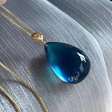 天然海藍寶吊墜，雕刻知了 晶體乾淨，顏色超美 自然光拍圖，實物更美，規格約38/18/12mm 此物屬高檔貨 售出不退換 歷史價格詳細信息