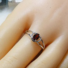 《精品百貨》天然漂亮漸層紫水晶手排 ~重量31.2克(隨機出貨) 歷史價格詳細信息