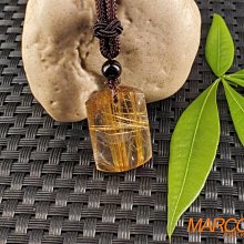 天然鈦晶水滴吊墜 寬板鈦晶 髮絲粗又順，顏色金黃，尺寸約15.8*11.7*8.9mm 此物屬高檔貨 售出不退換 歷史價格詳細信息