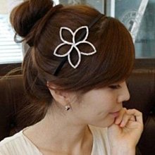 ☆Mimi飾品☆ 浪漫甜美＊典雅白色緞帶滿天星花朵水鑽＊別針/胸針＊180元 歷史價格詳細信息