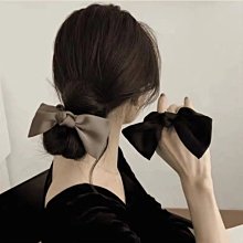 【法式蝴蝶結大抓夾】韓國鯊魚夾 打結髮夾 蝴蝶結鯊魚夾 流線髮夾 線條髮夾 灰色髮夾 透明鯊魚夾 馬尾 大抓夾  CH 歷史價格詳細信息