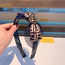 【少女館】新款芬迪戒指Fendi經典F字母 滿鑽 戒指精緻大方鏤空圖案鑲鑽戒指情侶對戒指環手飾WDF109 歷史價格詳細信息