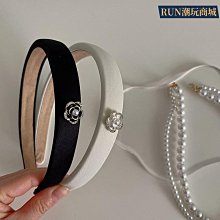 【山茶花的綻放】&hearts;流行款鏤空玫瑰花語鋼針耳環花朵金屬亮鑽耳釘-(金邊黑) 歷史價格詳細信息