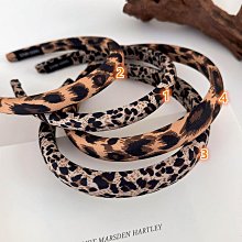 {菲兒韓國飾品} C1661 韓國直送(正韓)-氣質甜美冰花晶串珠手鍊(二色) 歷史價格詳細信息