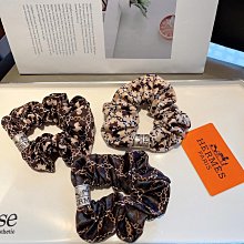 Leann代購~HERMES愛馬仕 Lindy鹿皮琳迪包2024新款高顏值包包真皮單肩枕頭包斜挎包18.12cm 歷史價格詳細信息