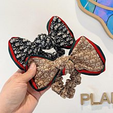 Leann代購~高顏值鏈條腋下法棍包2024新款時尚單肩斜挎小包21.11cm 配盒 歷史價格詳細信息
