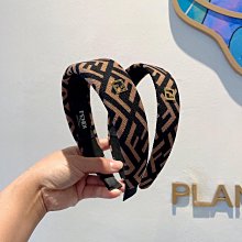Leann代購~FENDI芬迪 新款復古老花枕頭包飯盒斜挎包手提包波士頓包 26.17cm 配盒 歷史價格詳細信息