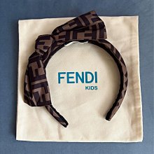FENDI  大logo 斗篷 披肩 氣場很強 ❤️ 歷史價格詳細信息