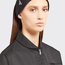 Prada 尼龍羊皮兩用包。背帶有重新送修，可正常使用，售出不退換貨，請考慮清楚再訂購 歷史價格詳細信息