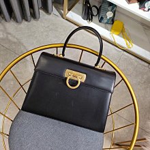 Ferragamo Mobile Phone Strap Gancini Pink Beige Silver Hardware Leather 歷史價格詳細信息