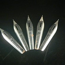 筆尖美學：沾水筆英文書法、摩登字體的第一本書 / 莫莉蘇伯索普 著 歷史價格詳細信息