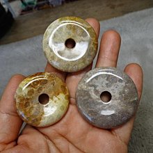 《藍晶寶石玉石特賣區》→〈項鍊系列〉→天然超玉化清透明顯菊花玉髓特大水滴形項鍊〈佛教七寶之一〉→W99 歷史價格詳細信息