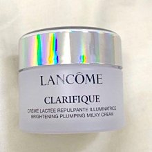 週二免運????香奈兒禮盒????珍珠光感淨白勻亮精華/奢華金燦賦活粉底精萃/溫和雙效眼部卸妝液10ml/1號紅色山茶花活能精萃/乳霜/5ml 。盒子可能有壓痕 歷史價格詳細信息