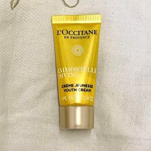 週二免運????香奈兒禮盒????珍珠光感淨白勻亮精華/奢華金燦賦活粉底精萃/溫和雙效眼部卸妝液10ml/1號紅色山茶花活能精萃/乳霜/5ml 。盒子可能有壓痕 歷史價格詳細信息