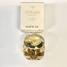 週二免運????香奈兒禮盒????珍珠光感淨白勻亮精華/奢華金燦賦活粉底精萃/溫和雙效眼部卸妝液10ml/1號紅色山茶花活能精萃/乳霜/5ml 。盒子可能有壓痕 歷史價格詳細信息