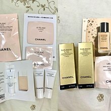 週二免運????香奈兒禮盒????珍珠光感淨白勻亮精華/奢華金燦賦活粉底精萃/溫和雙效眼部卸妝液10ml/1號紅色山茶花活能精萃/乳霜/5ml 。盒子可能有壓痕 歷史價格詳細信息