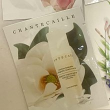 週二免運????香奈兒禮盒????珍珠光感淨白勻亮精華/奢華金燦賦活粉底精萃/溫和雙效眼部卸妝液10ml/1號紅色山茶花活能精萃/乳霜/5ml 。盒子可能有壓痕 歷史價格詳細信息