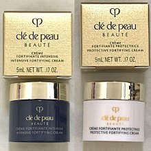 週二免運????香奈兒禮盒????珍珠光感淨白勻亮精華/奢華金燦賦活粉底精萃/溫和雙效眼部卸妝液10ml/1號紅色山茶花活能精萃/乳霜/5ml 。盒子可能有壓痕 歷史價格詳細信息