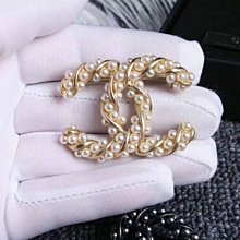 【熱賣精選】2023CHA 香  麻花鎏金紋珍珠胸針 胸花明星大牌同款 歷史價格詳細信息