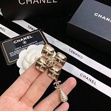 【熱賣精選】2023香 CHA 金色長方形 胸針 胸花 重工別針明星大牌同款 歷史價格詳細信息