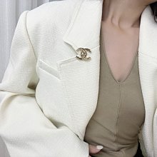 【熱賣精選】2023CHA   香 字母珍珠鏤空胸針胸花 別針明星大牌同款 歷史價格詳細信息