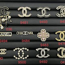 倉庫直銷#VivienneWestwood 薇薇安 長條黑色烤漆字母MANIA土星鑰匙扣鎖匙圈--F8012 歷史價格詳細信息