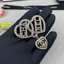 倉庫直銷#香 愛心光面手鐲 鑲鑽鏤空字母手環 開口手鐲 編號5083 歷史價格詳細信息